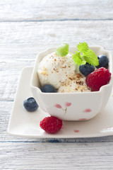 Vanilla ice cream with fresh berries