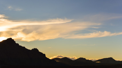 Abenddämmerung in der Caldera um Vulkan Teide auf Teneriffa