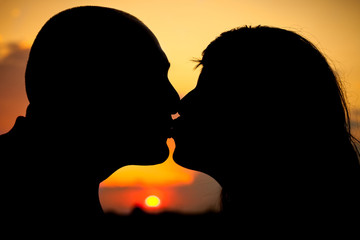 Romantyczny pocałunek - obrazy, fototapety, plakaty