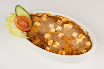 Kartoffel-Hackfleisch-Auflauf mit Feta-Käse