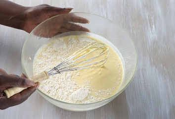 fouet melangeant la pate a crepe