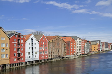 Fototapeta na wymiar Speicherhäuser in Trondheim
