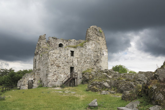 ruins of Primda castle