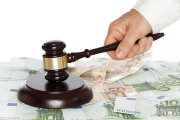 Geld und Urteil