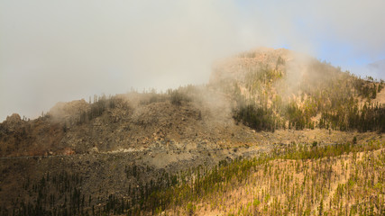 Fototapeta na wymiar Wolken im Vulkangebirge Teneriffas