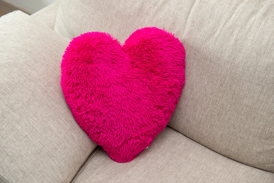Cuscino rosa shocking a forma di cuore