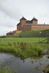 Вид на замок Хяме пасмурным днем. Финляндия