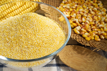 Maize and cornmeal in glass bowl