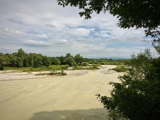 Isar mit Hochwasser