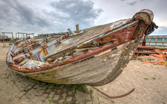 High dynamic range picture of a boat wreck