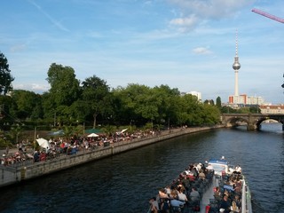 Berlin Fernsehturm Spree © Katja Xenikis