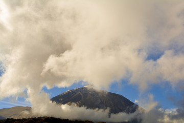 Wolken am Vulkan Teide auf Teneriffa