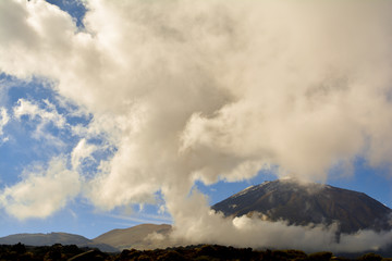 Wolken am Vulkan Teide auf Teneriffa