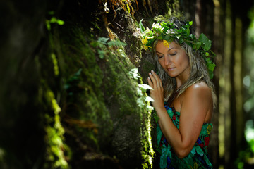 Naklejka premium young woman portrait wearing wreath