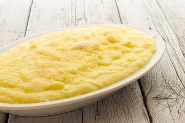 Mashed potatoes with grated cheese
