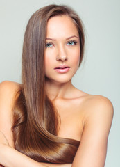 Naklejka premium Beautiful Woman with Healthy Long Hair