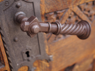 Türklinke mit Metallverzierung