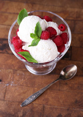 Creamy ice cream with raspberries