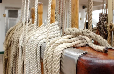 Papier Peint photo Lavable Naviguer Closeup of thick ropes on sailboat