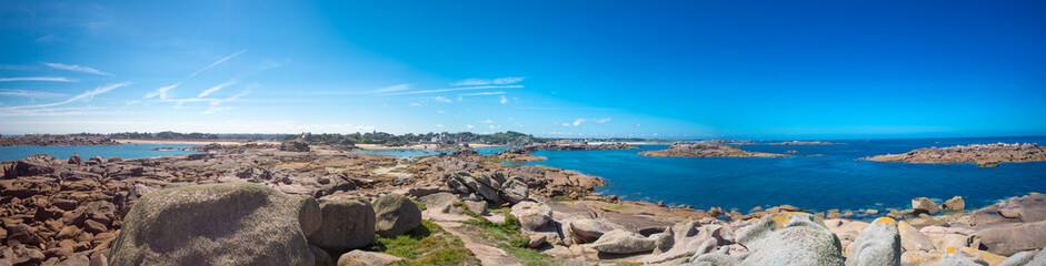 Panoramic view of the harbour of Tregastel