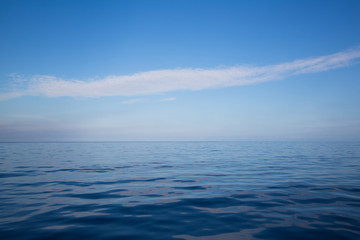 Obraz premium Träume: Meer blau mit Himmel und Blick zum Horizont