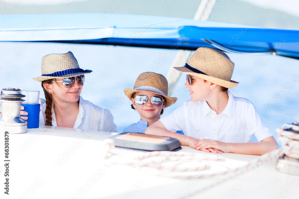 Poster Mother and kids at luxury yacht