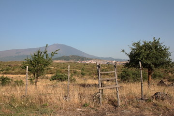 Maletto con l'Etna sullo sfondo