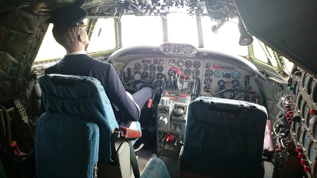 Cockpit Kapit&auml;n Flugzeug