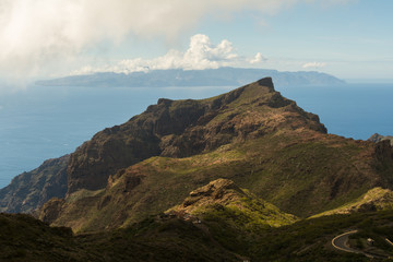 Blick zzur Insel La Gomera &uuml;ber das Gebirge Teneriffas