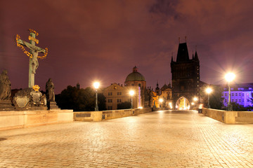 Obraz premium Charles bridge in Prague at night