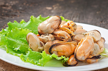 Fresh mussel with herbs