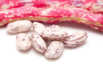 Obraz na płótnie Canvas red bean pods isolated on white