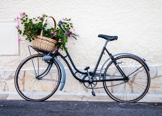 Naklejka na ściany i meble Vélo fleuri