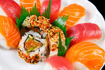 Fototapety  świeże sushi tradycyjne japońskie jedzenie?
