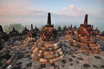 Foto op Canvas Zonsopgang bij Borobudur-tempel Stupa Jogjakarta, Indonesië. © cn0ra