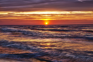 Obraz premium HDR image of sunset over the sea