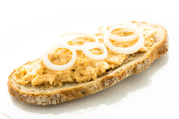 Scheibe Brot mit Obatzter Käse