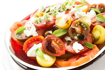Salat mit Tomaten und Balsamico