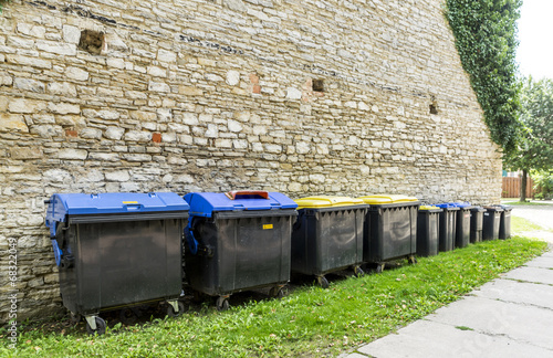 "Mülltonnen" Stockfotos und lizenzfreie Bilder auf Fotolia.com - Bild