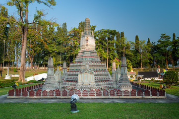 Temple of the Dawn in Mini Siam Park