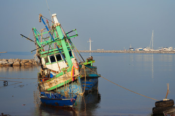 Fototapeta na wymiar Boat on the beach