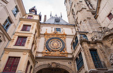Obraz premium Clock in the Rue du Gros-Horloge, Rouen, Haute-Normandy, France