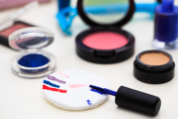 Kosmetik Set auf Tisch