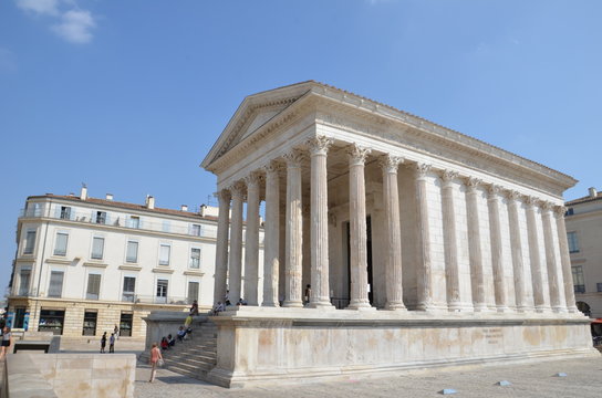 Maison carr&eacute;e, N&icirc;mes