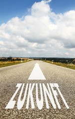 das Wort ZUKUNFT auf der Strasse