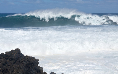 mer rugissante, forte vague