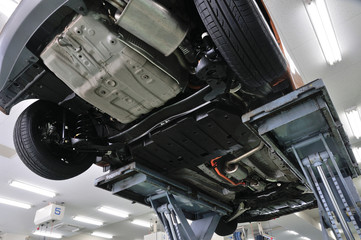 整備工場の自動車