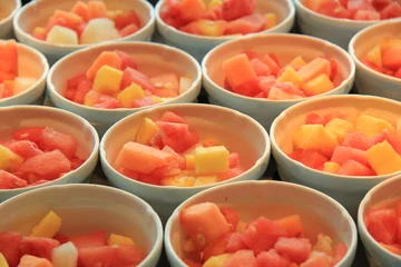 Crédence de cuisine en verre imprimé Buffet, Bar Fresh sliced fruit