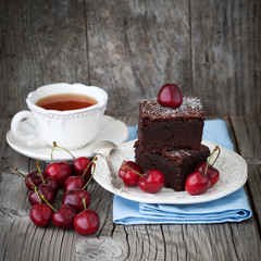 Chocolate brownies with fresh berry