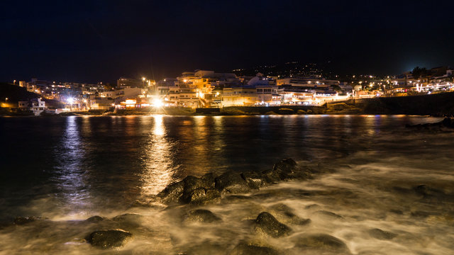 Abenddämmerung im Küstenort La Caleta auf Teneriffa